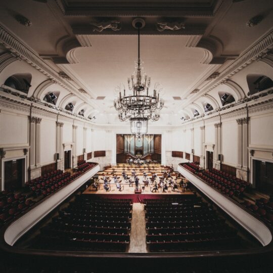 Chór Męski OiFP na scenie Filharmonii Narodowej