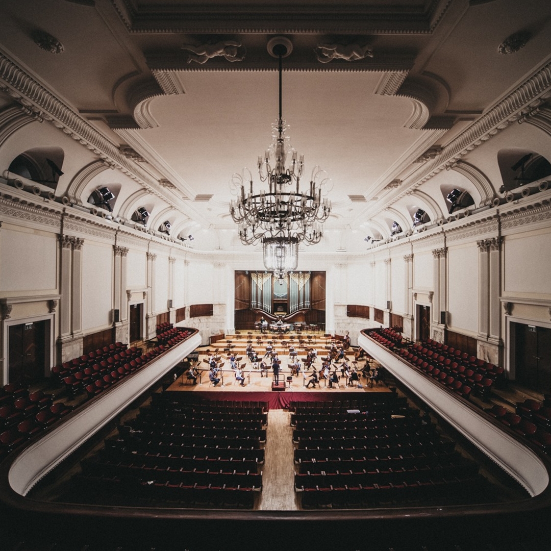 Chór Męski OiFP na scenie Filharmonii Narodowej